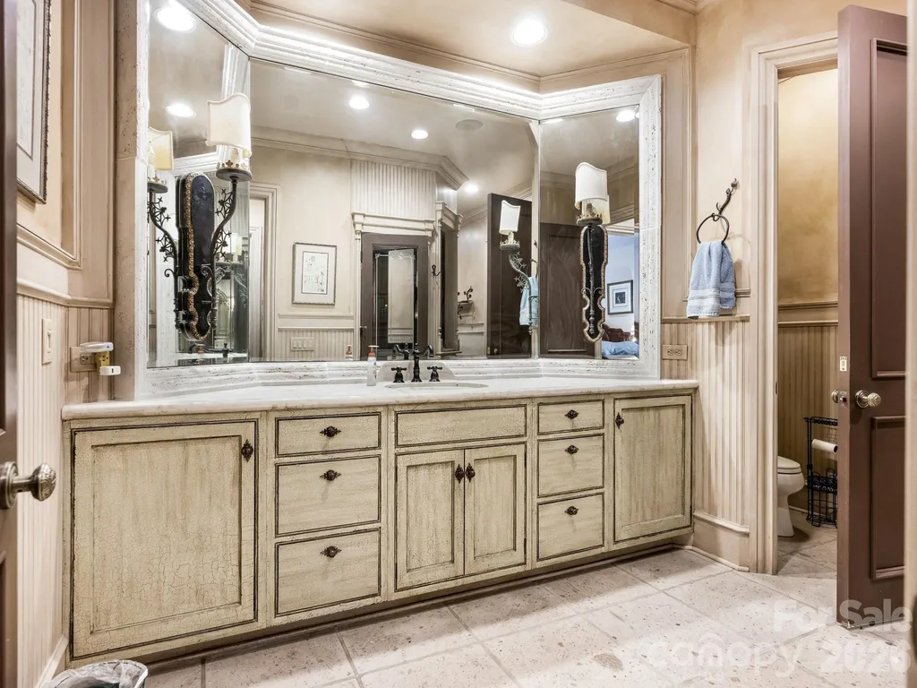 4523 Fox Brook Lane Charlotte NC 28211