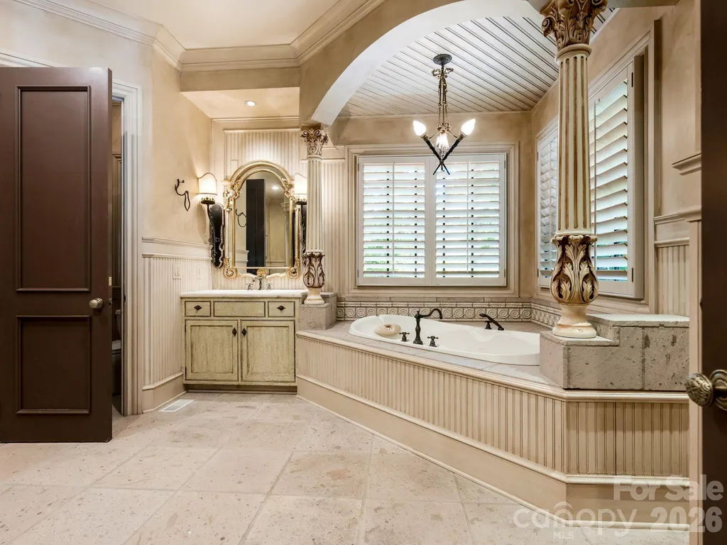 4523 Fox Brook Lane Charlotte NC 28211
