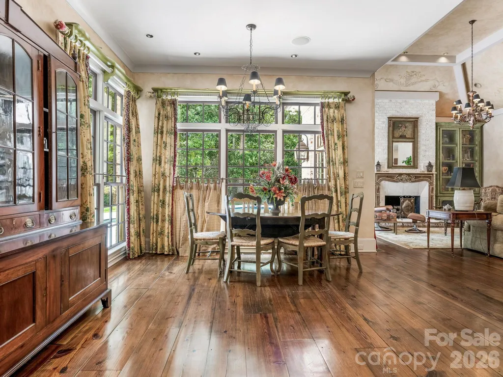 4523 Fox Brook Lane Charlotte NC 28211