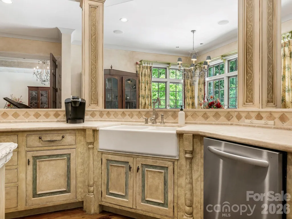 4523 Fox Brook Lane Charlotte NC 28211