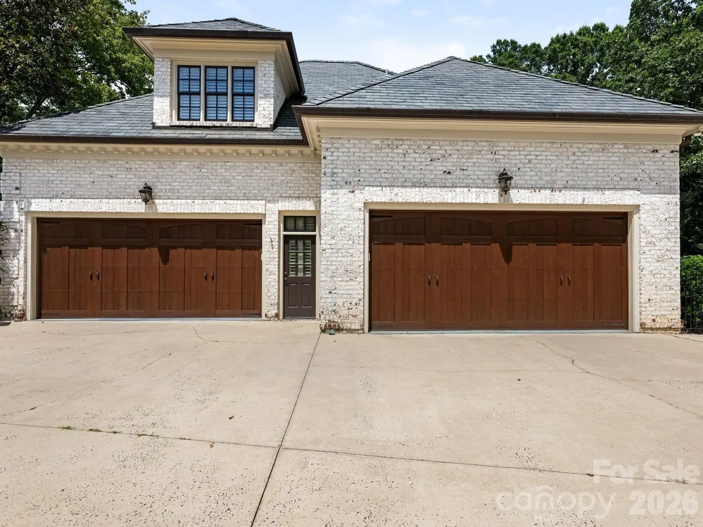 4523 Fox Brook Lane Charlotte NC 28211
