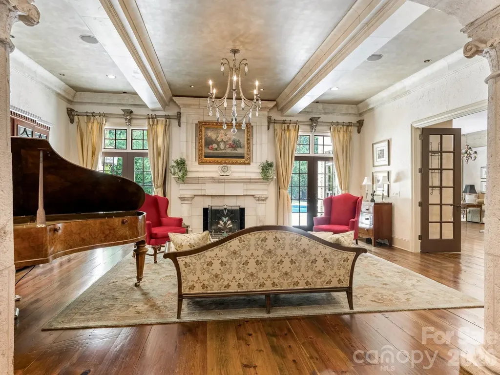 4523 Fox Brook Lane Charlotte NC 28211