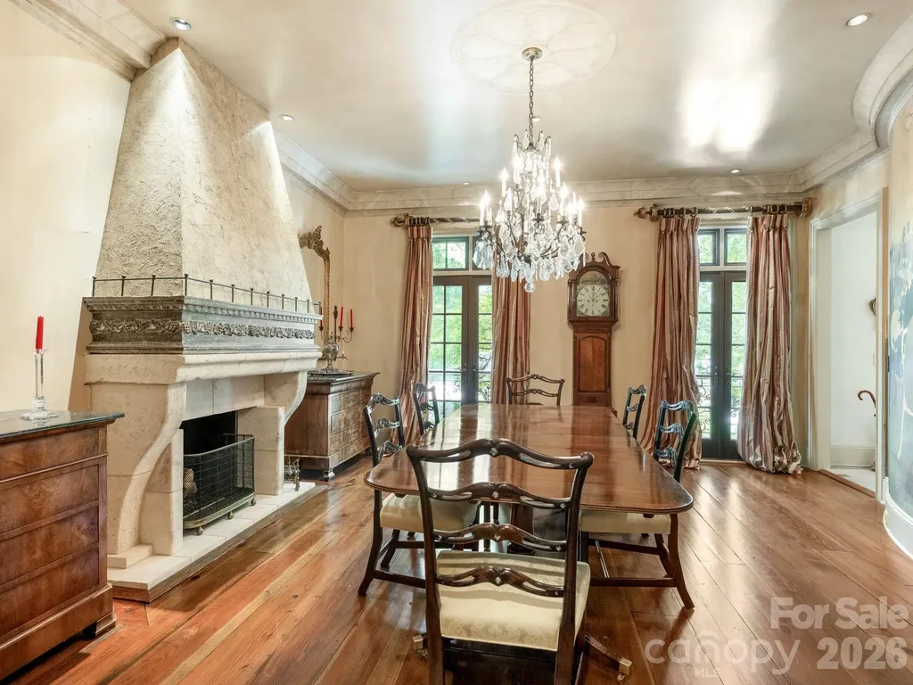 4523 Fox Brook Lane Charlotte NC 28211