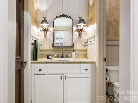 4523 Fox Brook Lane Charlotte NC 28211