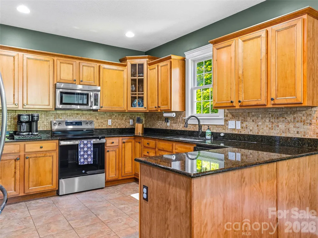 8 Old Farm House Road Weaverville NC 28787