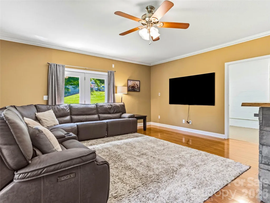 8 Old Farm House Road Weaverville NC 28787