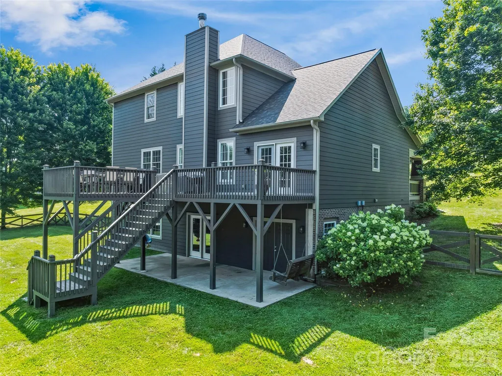 8 Old Farm House Road Weaverville NC 28787