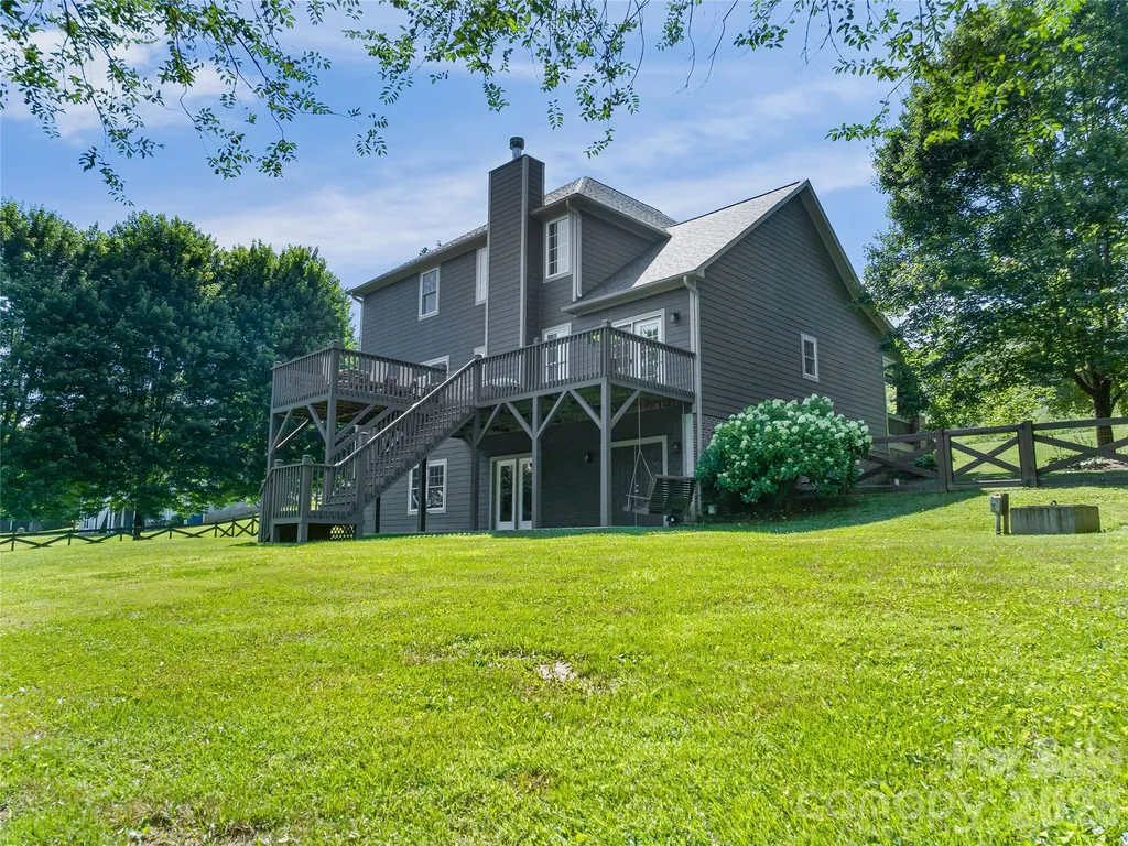 8 Old Farm House Road Weaverville NC 28787