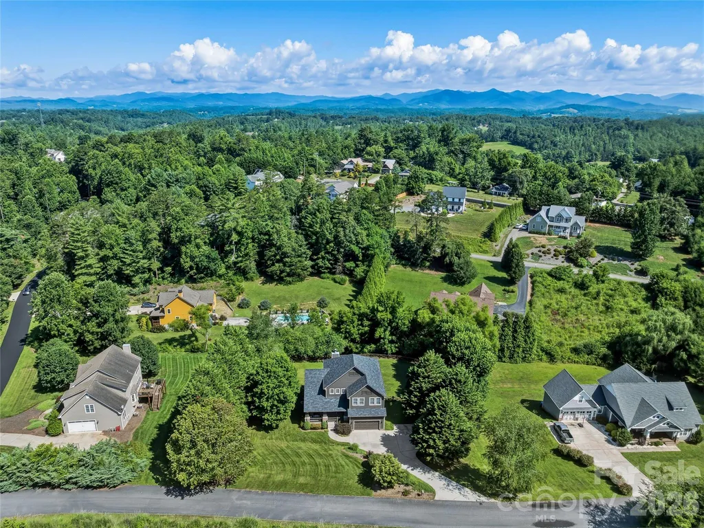 8 Old Farm House Road Weaverville NC 28787