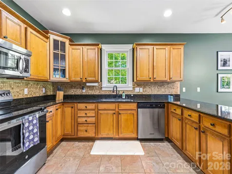 8 Old Farm House Road Weaverville NC 28787
