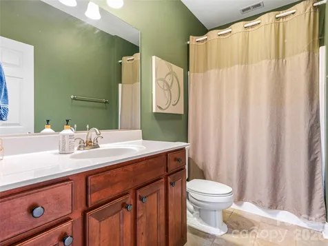 8 Old Farm House Road Weaverville NC 28787