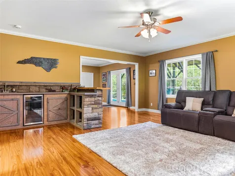 8 Old Farm House Road Weaverville NC 28787
