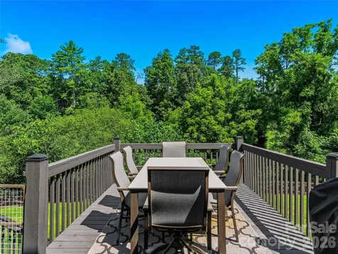 8 Old Farm House Road Weaverville NC 28787