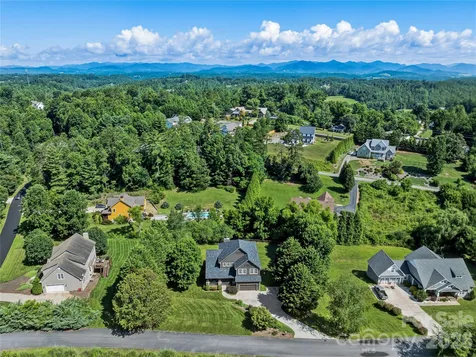 8 Old Farm House Road Weaverville NC 28787