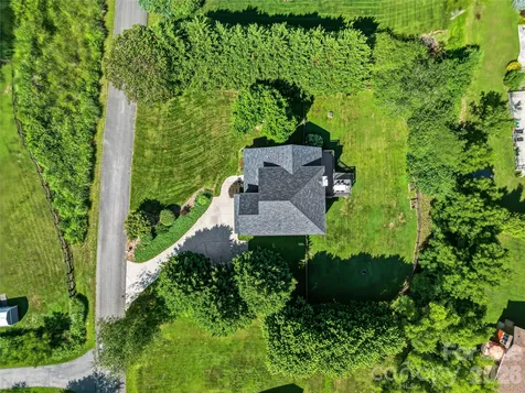 8 Old Farm House Road Weaverville NC 28787