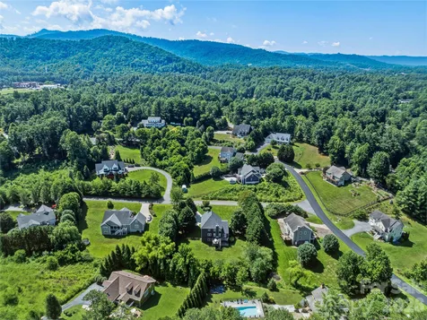 8 Old Farm House Road Weaverville NC 28787