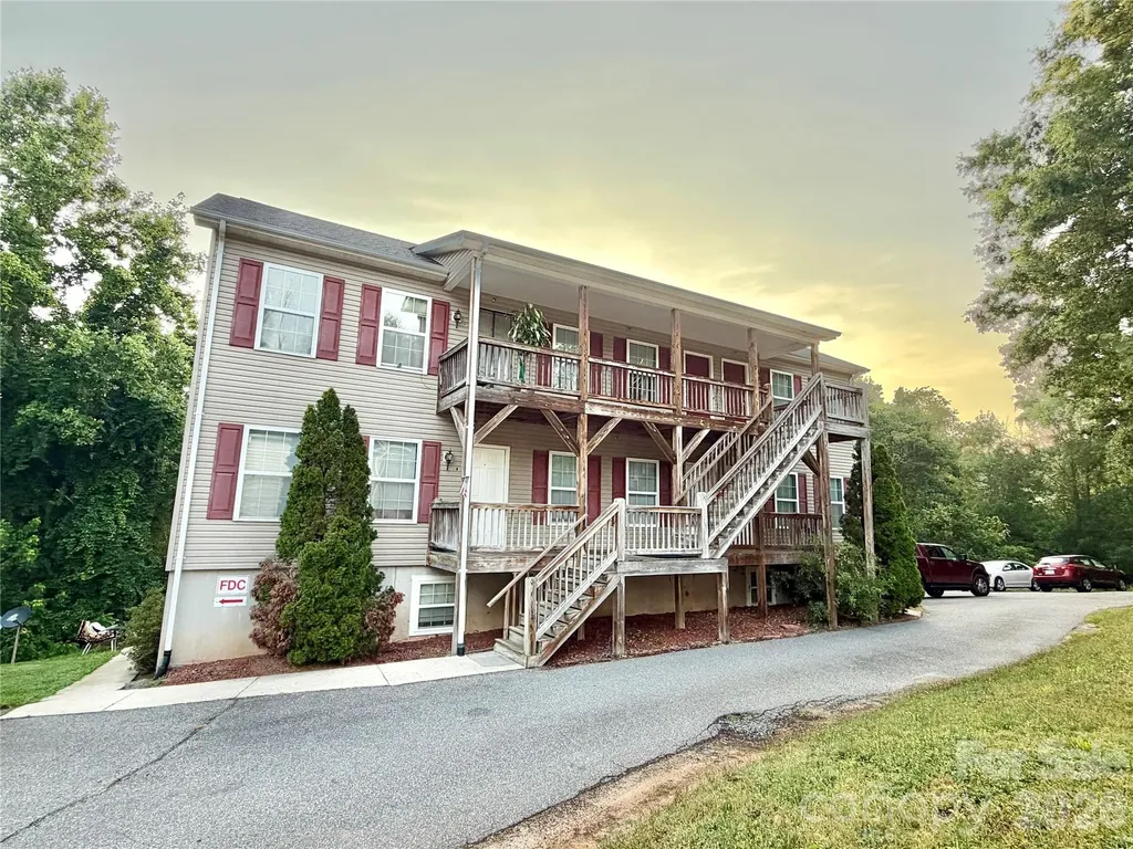 448 6th Street NW Taylorsville NC 28681