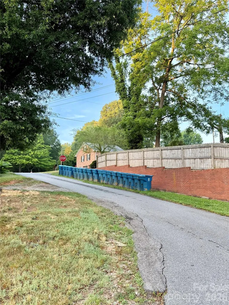 448 6th Street NW Taylorsville NC 28681