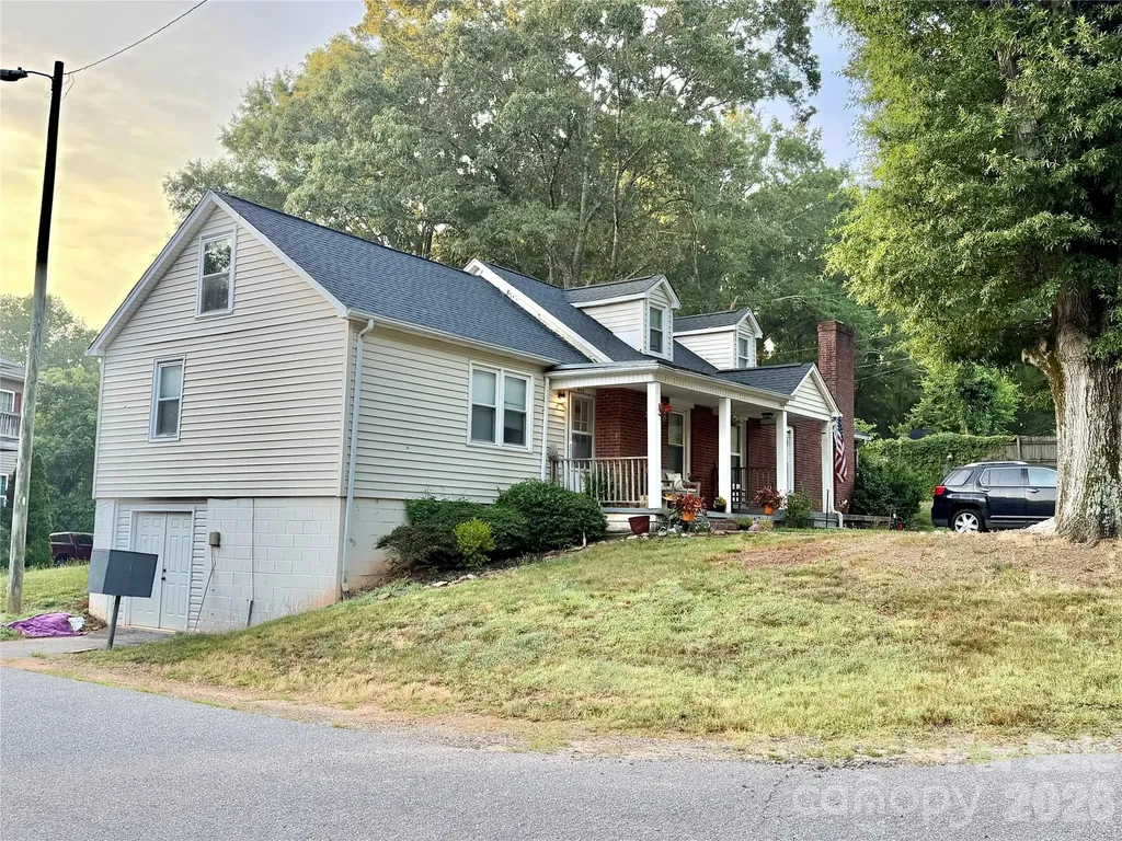 448 6th Street NW Taylorsville NC 28681