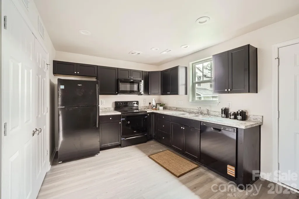 1614 Ct Brooks Circle Charlotte NC 28212