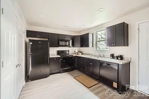 1614 Ct Brooks Circle Charlotte NC 28212