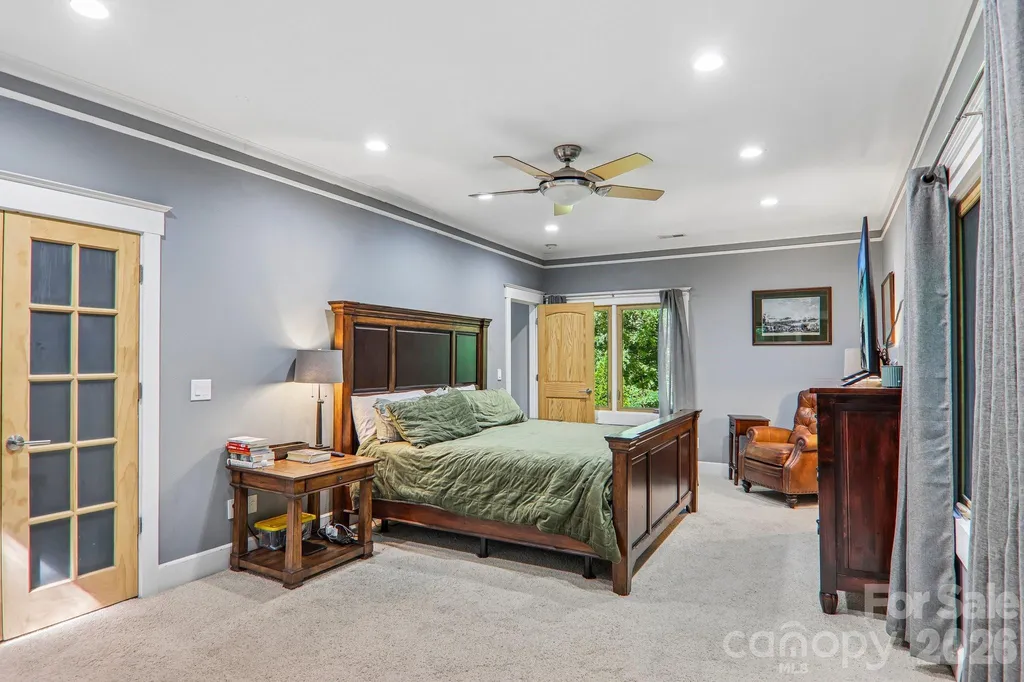10 Cedar Drive Mills River NC 28759