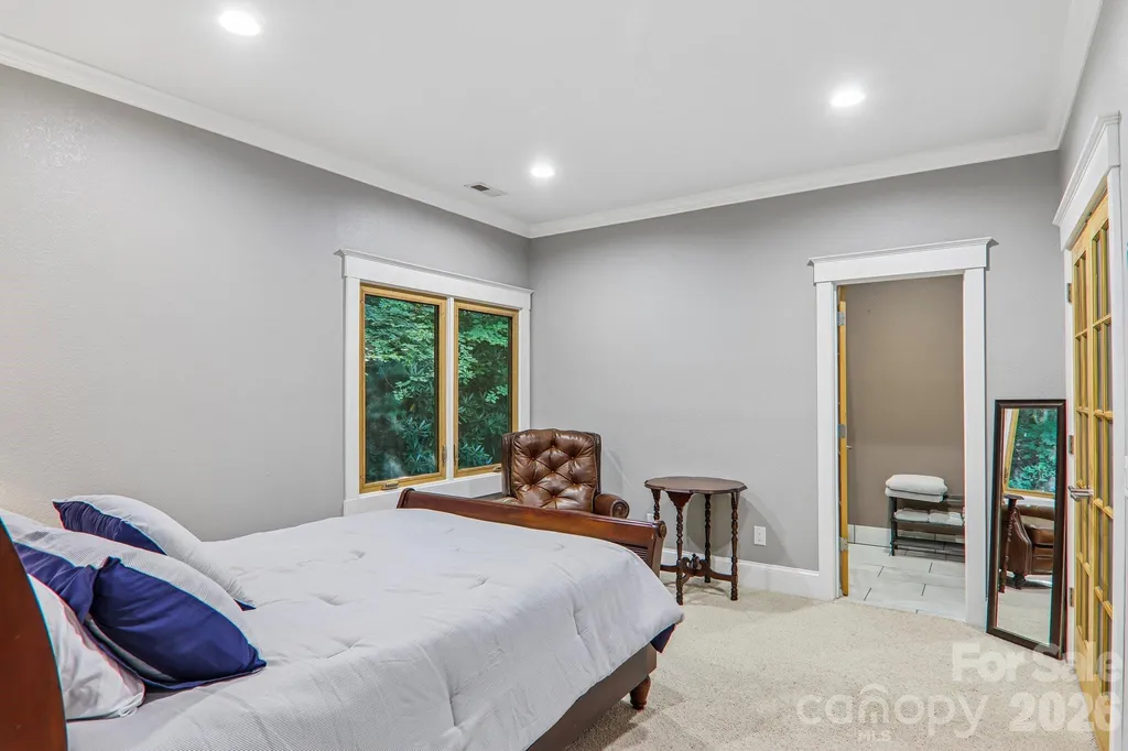 10 Cedar Drive Mills River NC 28759