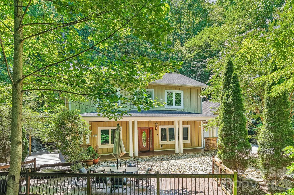 10 Cedar Drive Mills River NC 28759