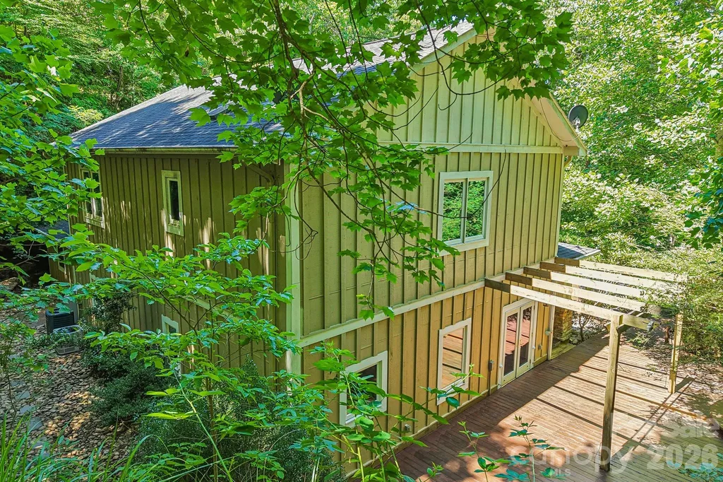 10 Cedar Drive Mills River NC 28759