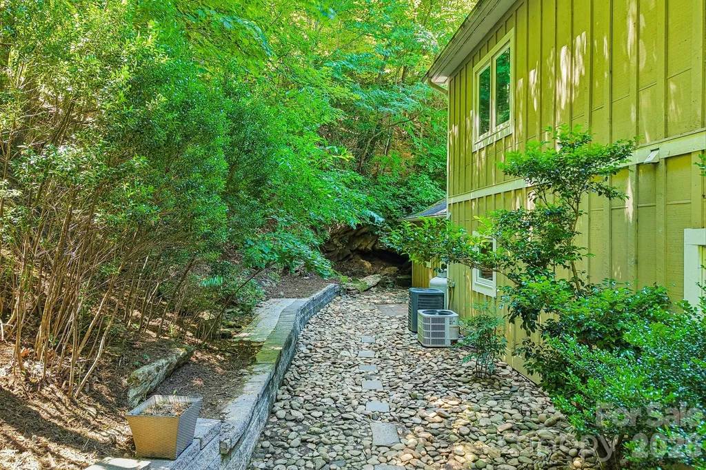 10 Cedar Drive Mills River NC 28759