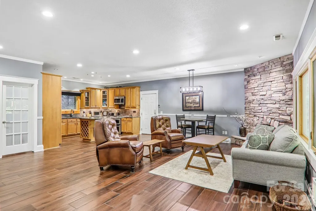10 Cedar Drive Mills River NC 28759