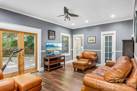 10 Cedar Drive Mills River NC 28759