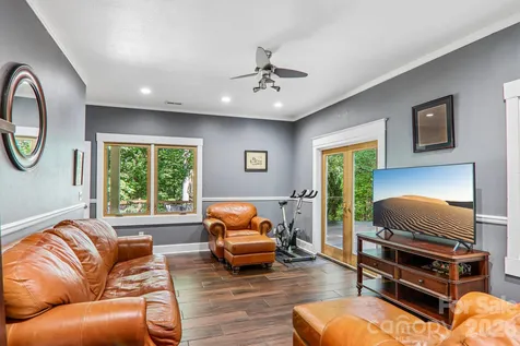 10 Cedar Drive Mills River NC 28759