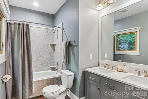 10 Cedar Drive Mills River NC 28759