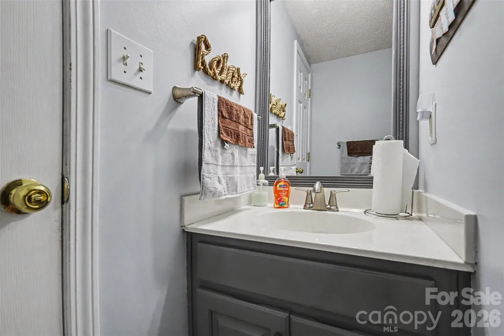 1826 Conifer Circle Charlotte NC 28213