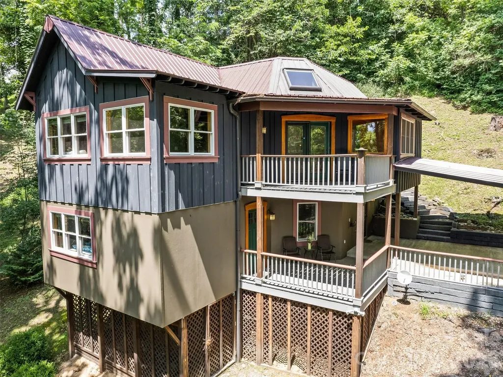 145 Hiaway Trail Clyde NC 28721