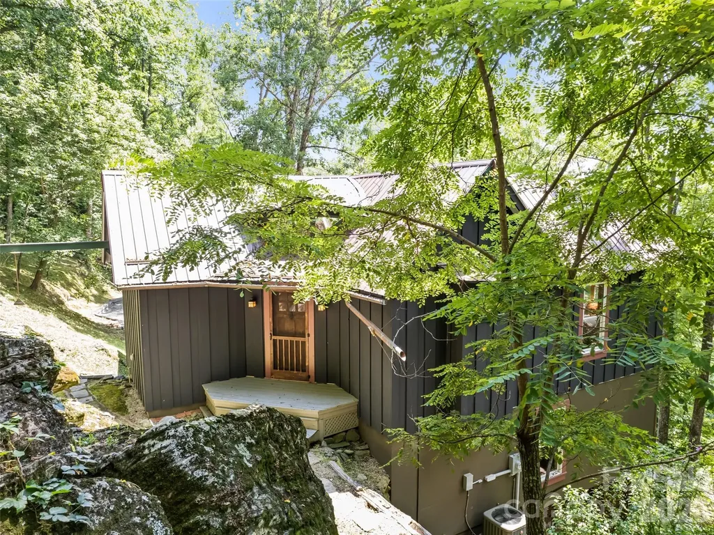 145 Hiaway Trail Clyde NC 28721