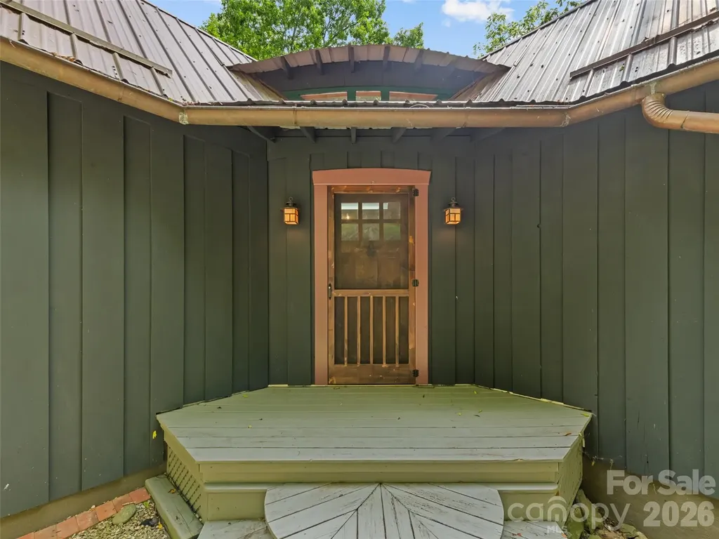 145 Hiaway Trail Clyde NC 28721