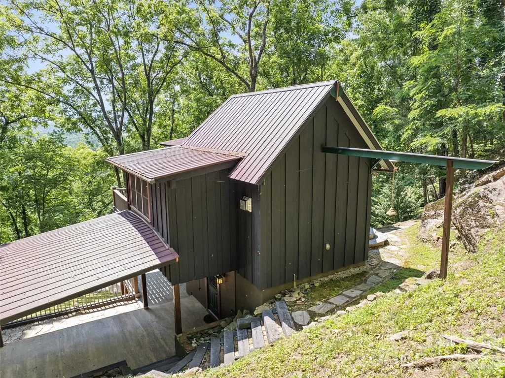 145 Hiaway Trail Clyde NC 28721