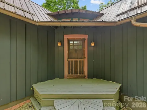 145 Hiaway Trail Clyde NC 28721