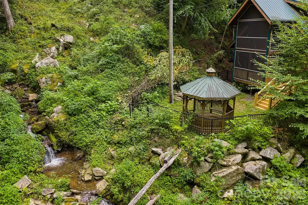 1482 Howard Moore Road Hot Springs NC 28743
