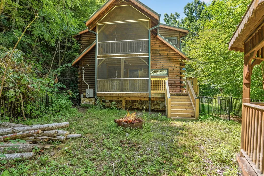 1482 Howard Moore Road Hot Springs NC 28743