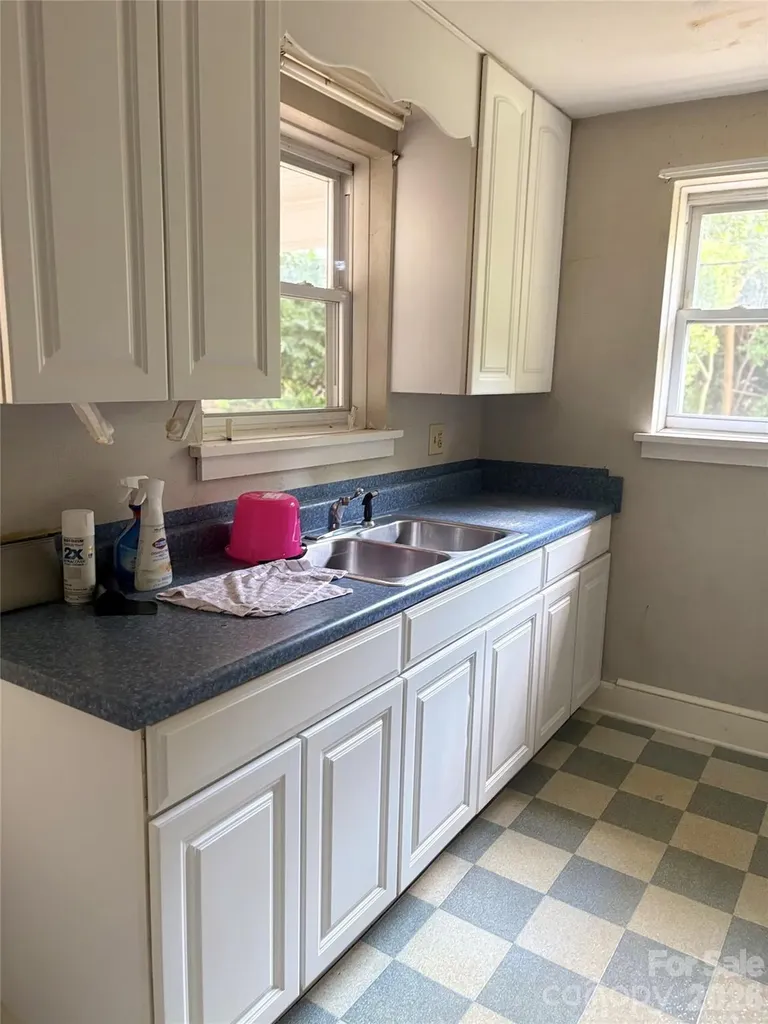 725 5th Avenue SW Hickory NC 28602