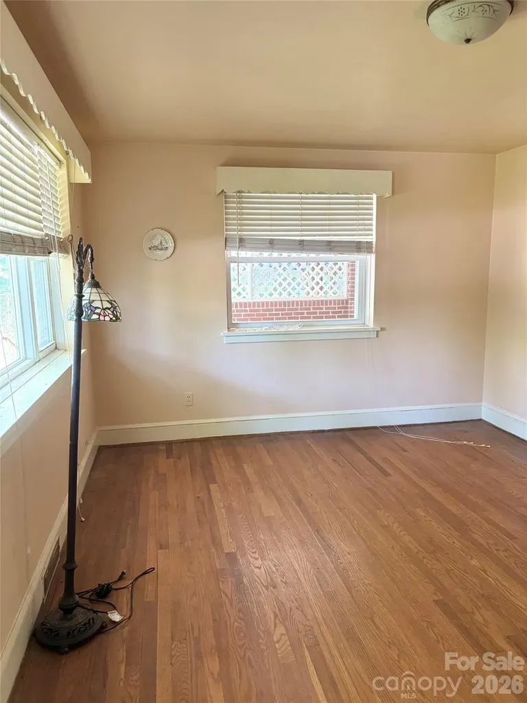 725 5th Avenue SW Hickory NC 28602