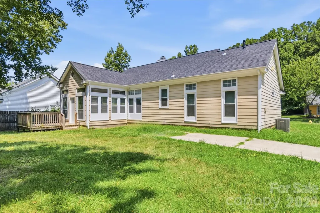 6136 Sunbridge Court Charlotte NC 28269