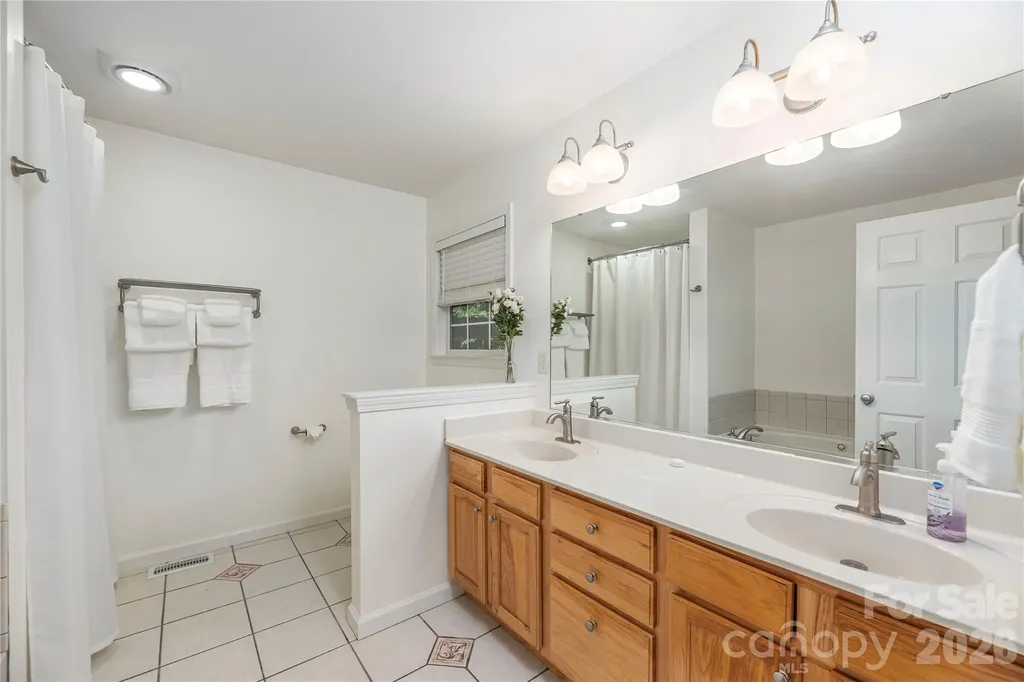 602 Hidden Springs Drive Asheville NC 28804