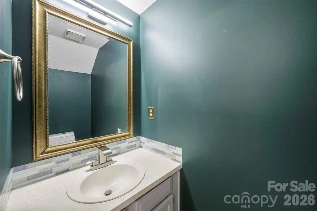 6404 Windsor Gate Lane Charlotte NC 28215