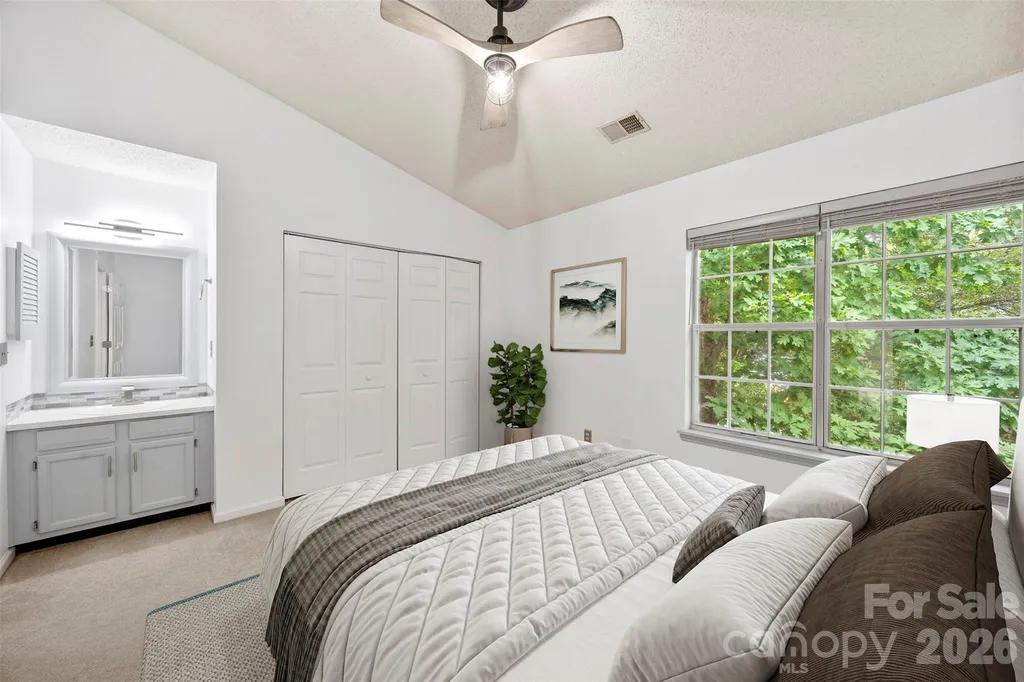 6404 Windsor Gate Lane Charlotte NC 28215