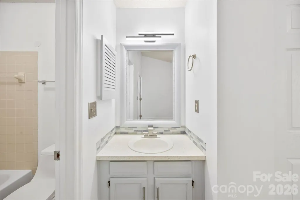 6404 Windsor Gate Lane Charlotte NC 28215