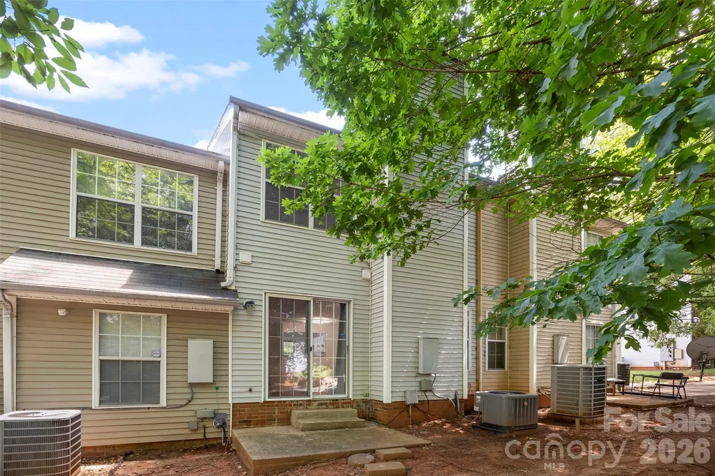 6404 Windsor Gate Lane Charlotte NC 28215